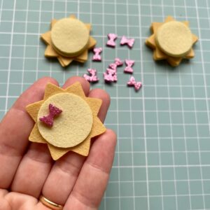 Aplique Sol com lacinho